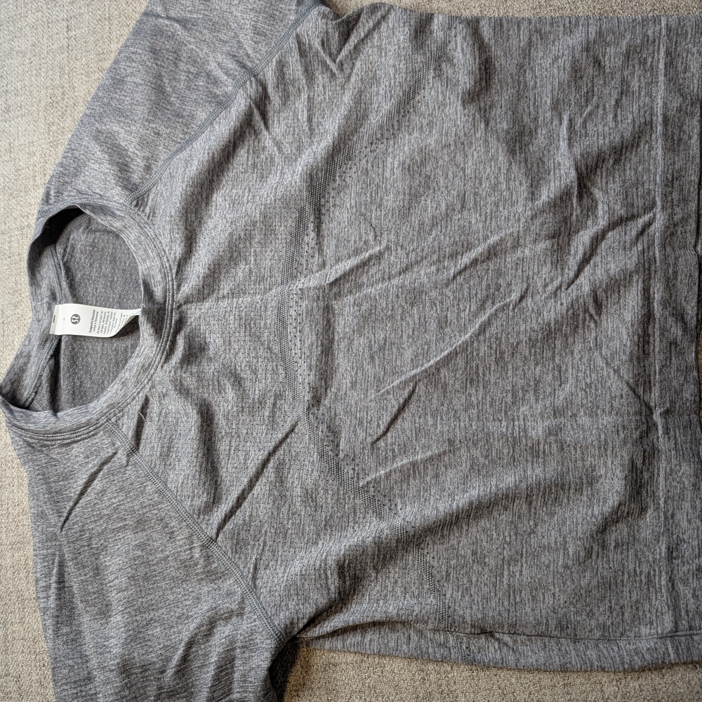Lululemon Athletica Heathered Gray Cropped Tee